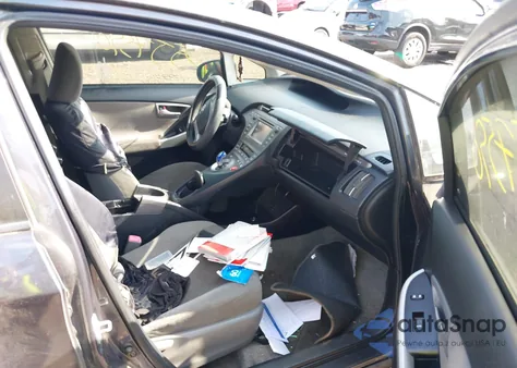 2013 Toyota Prius Plug-In z USA, uszkodzony, nr VIN JTDKN3DP4D3045613